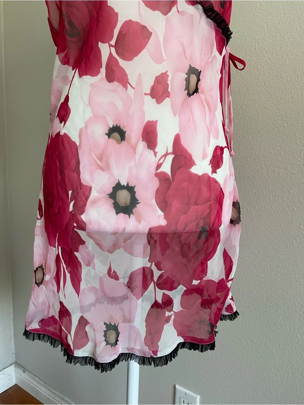 Jones New York Pink & Red Floral Satin Chemise with Black Trim - Picture 3 of 7